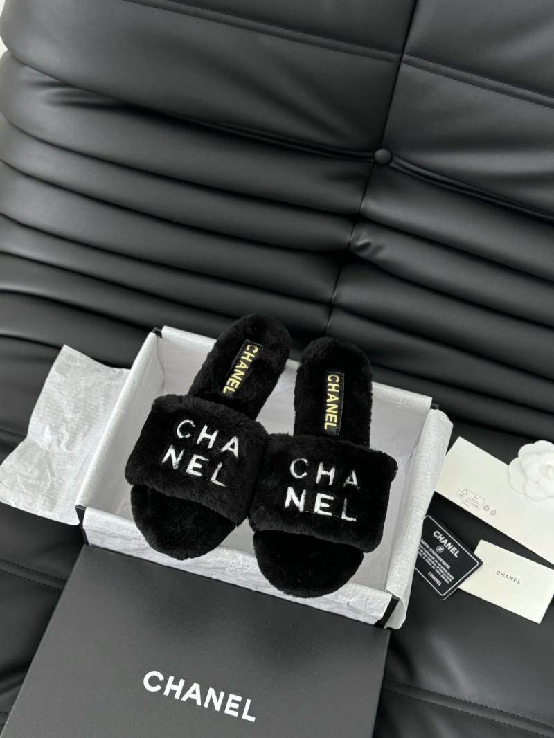 Ch**el slippers